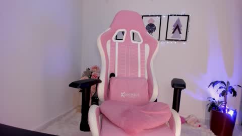 Jasmine online show from 10-31-25, 11:06