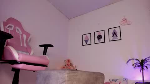 Snapshot of pocahontas_sensual chatting on 05-02-26, 03:00 Jasmine online show from 05-02-26, 03:00