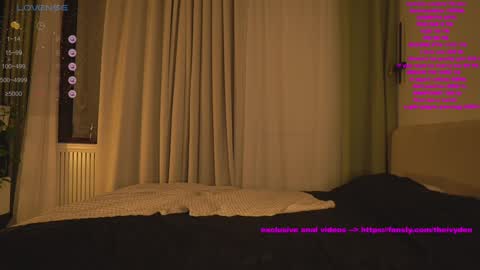 Snapshot of pocahontascb chatting on 10-26-25, 04:13 online show from 10-26-25, 04:13