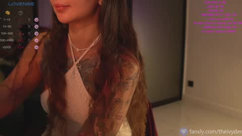 Snapshot of pocahontascb chatting on 12-01-25, 05:29 online show from 12-01-25, 05:29