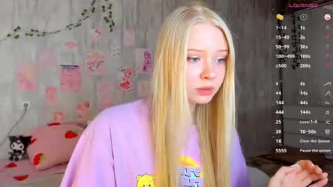 Snapshot of pocet_barbie chatting on 07-23-26, 05:27 Mary online show from 07-23-26, 05:27