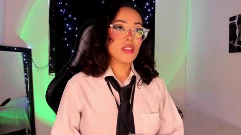 Snapshot of poison_willow chatting on 01-05-25, 06:02 Willow                      Hours 12pm to 630pm Colombian time FRIDAY AND SUNDAY FREE DAYS online show from 01-05-25, 06:02