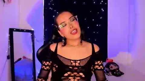 Snapshot of poison_willow chatting on 01-14-25, 05:23 Willow                      Hours 12pm to 630pm Colombian time FRIDAY AND SUNDAY FREE DAYS online show from 01-14-25, 05:23