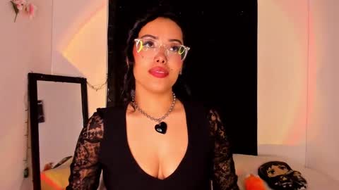 Snapshot of poison_willow chatting on 02-04-25, 08:17 Willow                      Hours 12pm to 630pm Colombian time FRIDAY AND SUNDAY FREE DAYS online show from 02-04-25, 08:17