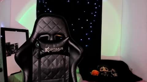 Snapshot of poison_willow chatting on 02-26-25, 09:48 Willow                      Hours 12pm to 630pm Colombian time FRIDAY AND SUNDAY FREE DAYS online show from 02-26-25, 09:48