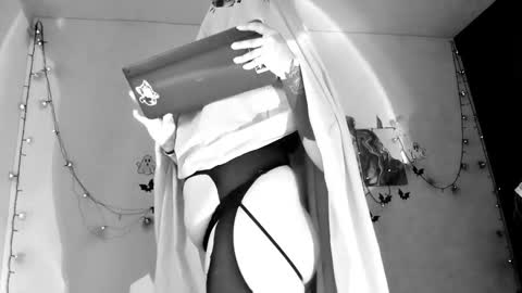 Snapshot of poison_willow chatting on 10-09-25, 05:33 Willow                      Hours 12pm to 630pm Colombian time FRIDAY AND SUNDAY FREE DAYS online show from 10-09-25, 05:33