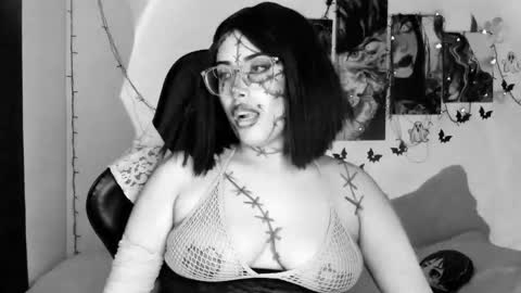 Snapshot of poison_willow chatting on 10-18-25, 05:46 Willow                      Hours 12pm to 630pm Colombian time FRIDAY AND SUNDAY FREE DAYS online show from 10-18-25, 05:46