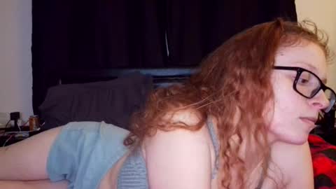 Snapshot of poisonivyy95 chatting on 06-26-26, 02:16 poisonivyy95 online show from 06-26-26, 02:16