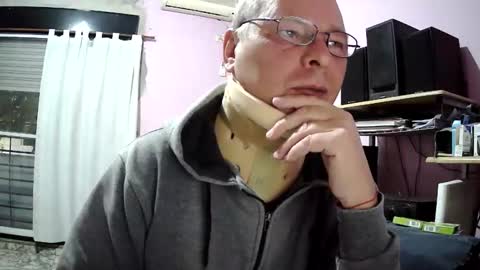 Snapshot of pol22010 chatting on 04-28-26, 09:31 Polako online show from 04-28-26, 09:31