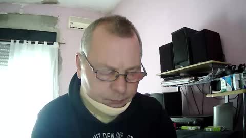 Snapshot of pol22010 chatting on 05-02-26, 04:01 Polako online show from 05-02-26, 04:01