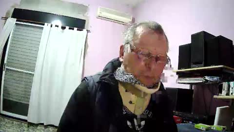 Snapshot of pol22010 chatting on 05-21-26, 11:12 Polako online show from 05-21-26, 11:12