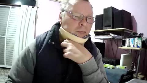 Snapshot of pol22010 chatting on 05-30-26, 11:02 Polako online show from 05-30-26, 11:02