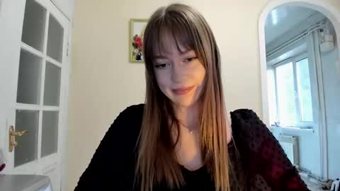 Snapshot of polihoney chatting on 10-23-25, 01:21 Polina online show from 10-23-25, 01:21