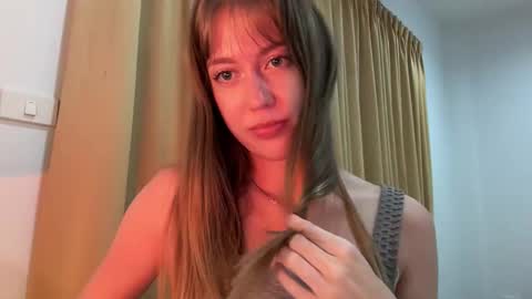 Snapshot of polihoney chatting on 11-20-25, 03:23 Polina online show from 11-20-25, 03:23