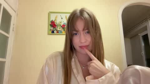 Snapshot of polihoney chatting on 12-21-25, 02:24 Polina online show from 12-21-25, 02:24
