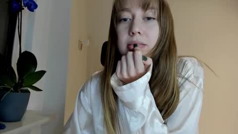 Snapshot of polihoney chatting on 02-24-26, 10:19 Polina online show from 02-24-26, 10:19