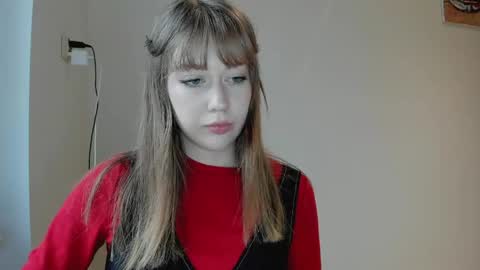 Snapshot of polihoney chatting on 04-19-26, 04:28 Polina online show from 04-19-26, 04:28