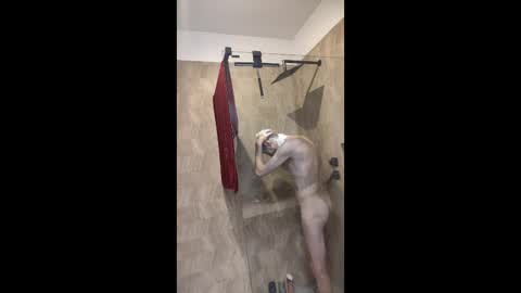 Snapshot of polish2000 chatting on 12-14-25, 01:05 Polish Boy online show from 12-14-25, 01:05