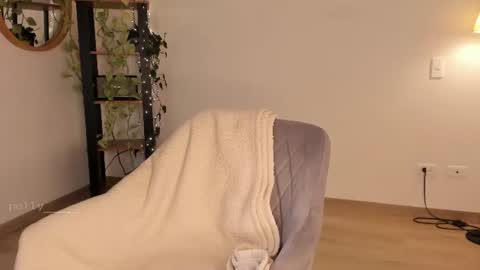 Snapshot of polly_____ chatting on 07-13-26, 11:40 Polly online show from 07-13-26, 11:40