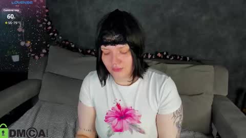 Snapshot of polly__mayer chatting on 10-24-25, 02:08 Polly online show from 10-24-25, 02:08