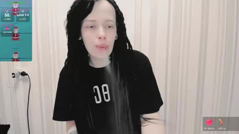 Snapshot of polly_wow chatting on 10-24-25, 10:44 Polly online show from 10-24-25, 10:44