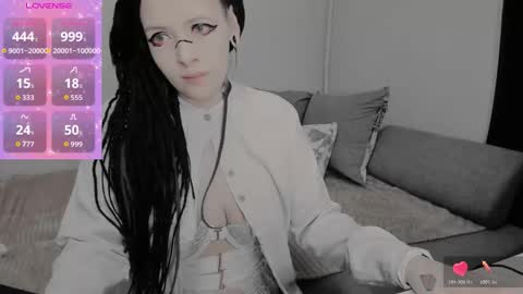 Snapshot of polly_wow chatting on 11-22-25, 11:20 Polly online show from 11-22-25, 11:20