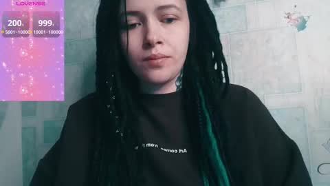 Snapshot of polly_wow chatting on 12-17-25, 09:21 Polly online show from 12-17-25, 09:21