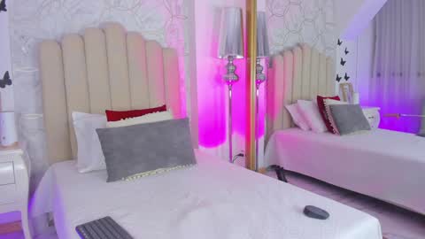 Snapshot of pollygrey_ chatting on 01-14-25, 03:11 Carolina online show from 01-14-25, 03:11