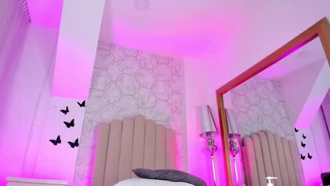 Snapshot of pollygrey_ chatting on 02-08-25, 06:33 Carolina online show from 02-08-25, 06:33