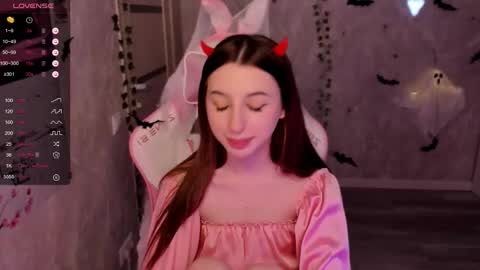 Snapshot of pollyhill1 chatting on 10-13-25, 06:41       online show from 10-13-25, 06:41