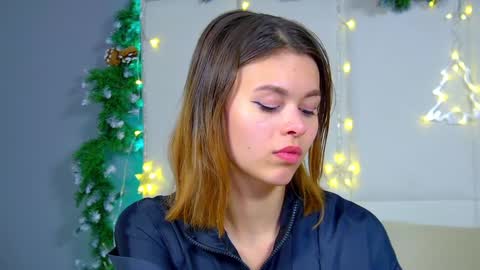 Snapshot of pollylanders chatting on 12-19-24, 02:23 Polly online show from 12-19-24, 02:23