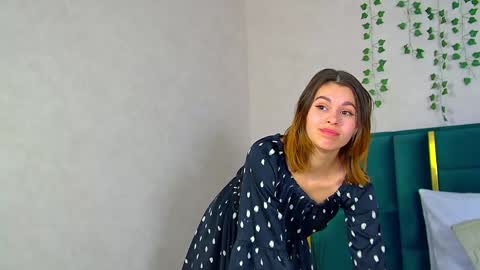 Snapshot of pollylanders chatting on 01-24-25, 11:45 Polly online show from 01-24-25, 11:45