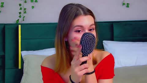 Snapshot of pollylanders chatting on 03-10-25, 09:29 Polly online show from 03-10-25, 09:29