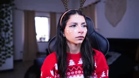 Snapshot of polvodeestrellas_ chatting on 12-23-24, 06:16 - Help me Reach 100 thumbs up online show from 12-23-24, 06:16