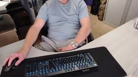 Snapshot of poodledude chatting on 12-02-25, 05:41 Dave online show from 12-02-25, 05:41