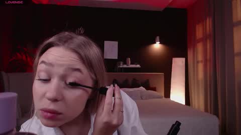 Snapshot of pooja_hegde chatting on 10-01-25, 01:11 Eva online show from 10-01-25, 01:11