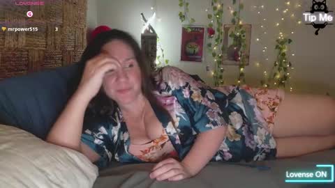 Snapshot of pooncahantits chatting on 10-08-25, 12:30 Emily at Home online show from 10-08-25, 12:30