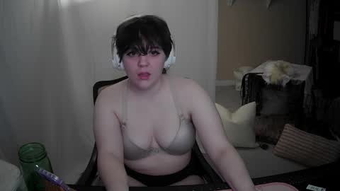 Snapshot of popaspuppy chatting on 01-18-25, 02:25 Puppy online show from 01-18-25, 02:25