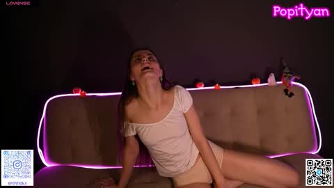 Snapshot of popityan chatting on 10-24-25, 04:53 Louise see you on December 1 at 2200 UTC3 online show from 10-24-25, 04:53