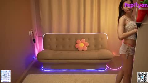 Snapshot of popityan chatting on 12-15-25, 04:39 Louise see you on December 1 at 2200 UTC3 online show from 12-15-25, 04:39