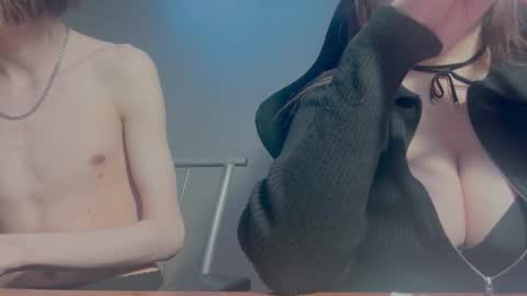 Snapshot of popoul_couple chatting on 01-05-26, 08:01 popoul_couple online show from 01-05-26, 08:01