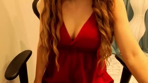 Snapshot of poppybloopy chatting on 09-19-25, 06:19 April online show from 09-19-25, 06:19