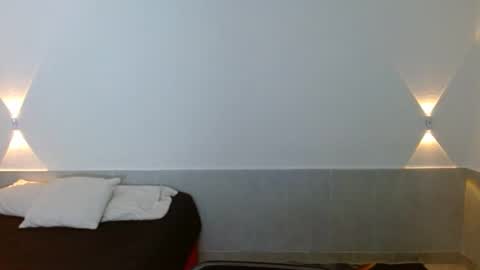 porcelainlux online show from 11-16-25, 03:45