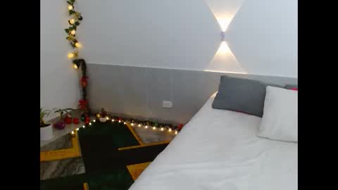 Snapshot of porcelainlux chatting on 12-22-25, 01:24 porcelainlux online show from 12-22-25, 01:24