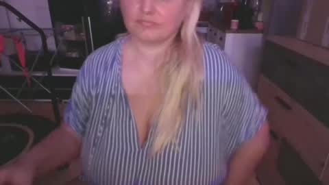 Snapshot of pornbusty chatting on 02-05-25, 08:35 MelissOfficial online show from 02-05-25, 08:35