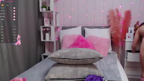 Snapshot of pornogirlx chatting on 01-16-25, 04:07 Masha  online show from 01-16-25, 04:07