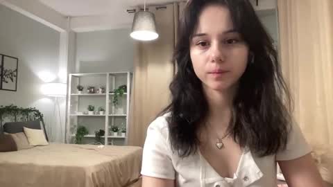 Snapshot of porshacuello chatting on 12-18-25, 01:22 Anelia online show from 12-18-25, 01:22