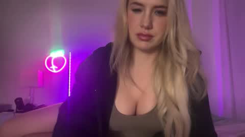 Snapshot of portiabanks chatting on 12-15-25, 04:50 Portia Banks online show from 12-15-25, 04:50