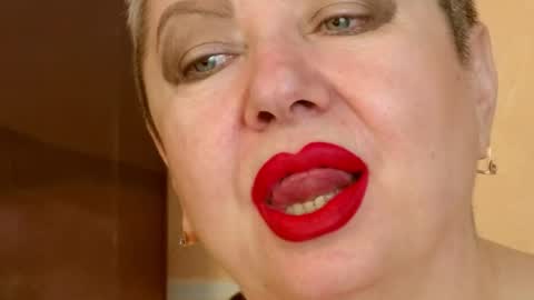 Snapshot of posh_lady chatting on 05-15-26, 09:16 LADY POSH online show from 05-15-26, 09:16
