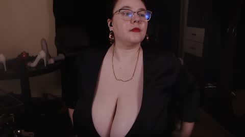 Snapshot of posh_mistress chatting on 12-17-24, 03:06 PoshMistres    online show from 12-17-24, 03:06